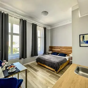 Glam House Apartment